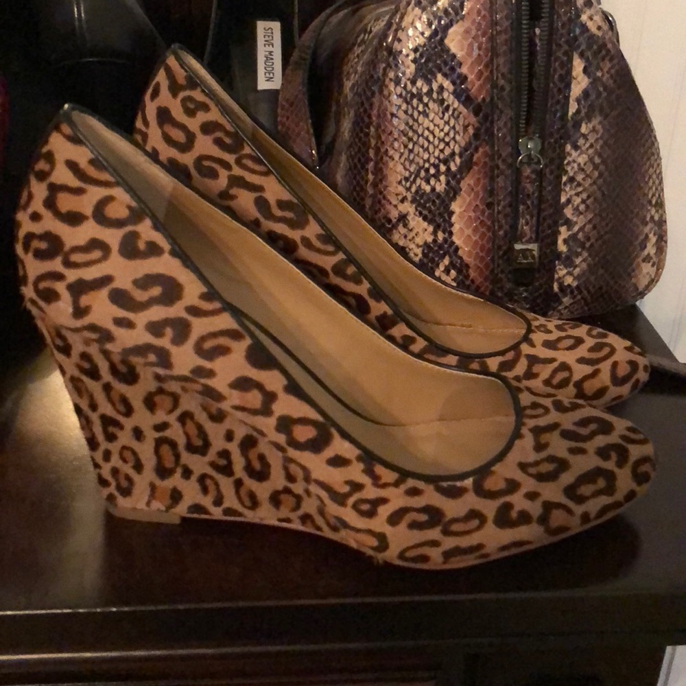 Banana republic gorgeous wedges size 8